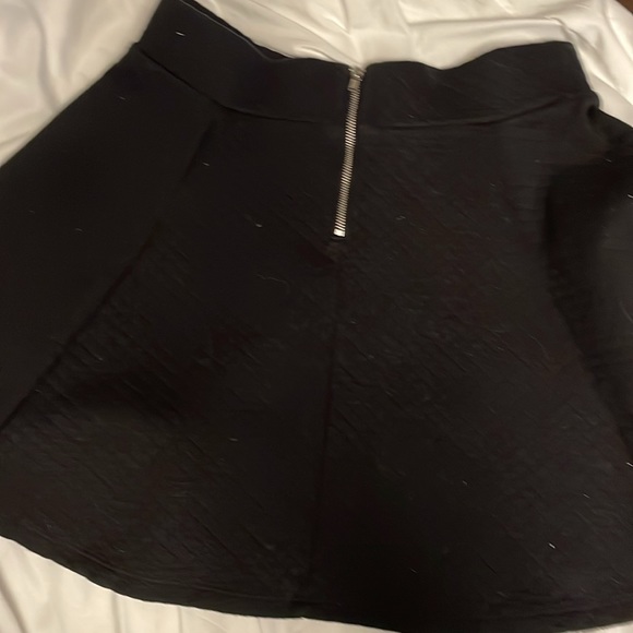 Black skater skirt - Picture 3 of 4